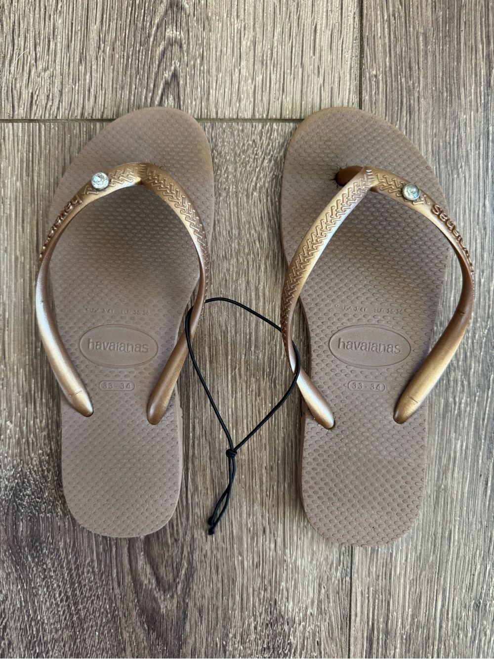 Havaianas Crystal SW II Girls Flip Flops, Gold Tan